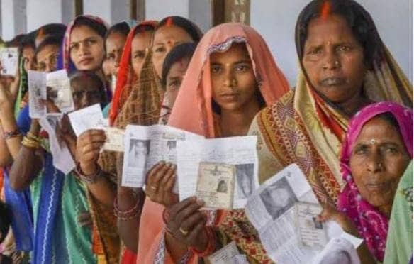 लोकसभा चुनाव 2024: दुमका में लगभग 16 लाख मतदाता करेंगे मतदान, लेकिन आधी आबादी लगायेगी जीत पर मुहर, पढ़ें महिला वोटरों का समीकरण