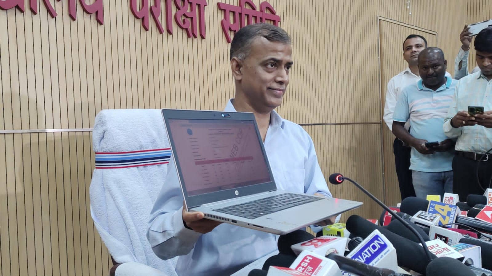 बिहार बोर्ड मैट्रिक परीक्षा का रिजल्ट जारी, 82.91% बच्चे हुए पास, 489 अंकों के साथ पूर्णिया के शिवांकर कुमार बने स्टेट टॉपर