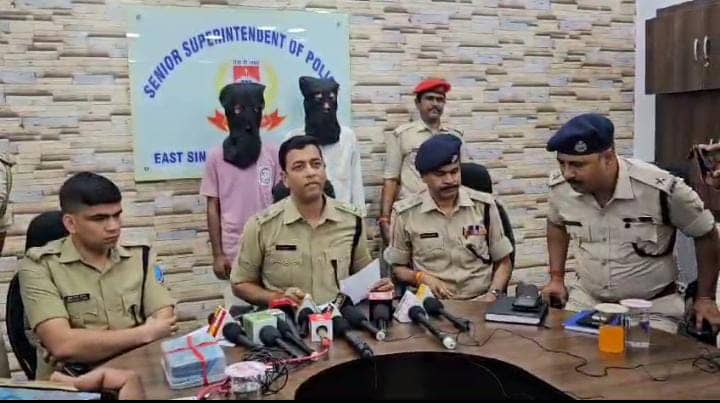 जमशेदपुर: बर्मामाइंस पुलिस ने मोबाइल चोरी गिरोह का किया खुलासा, चोरी की बाईक और मोबाइल के साथ दो को दबोचा