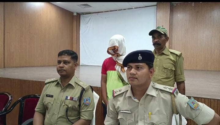 नशे के अवैध कारोबार के खिलाफ सरायकेला पुलिस की बड़ी कार्रवाई, 15 लाख के अफीम के साथ तस्कर गिरफ्तार