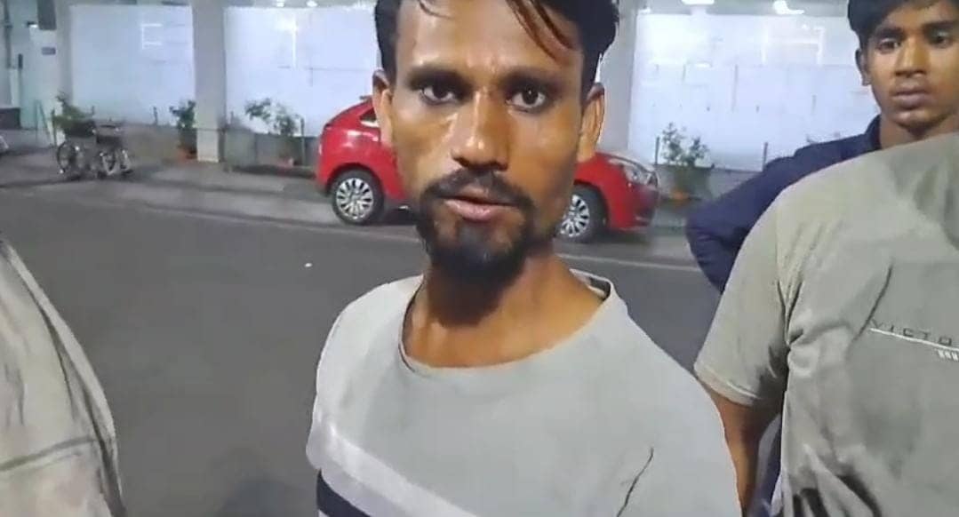 जमशेदपुर: आपसी रंजीश में एक युवक ने दूसरे के मुंह में मारी गोली, गंभीर हालत में अस्पताल में भर्ती, पढ़ें घटना की वजह