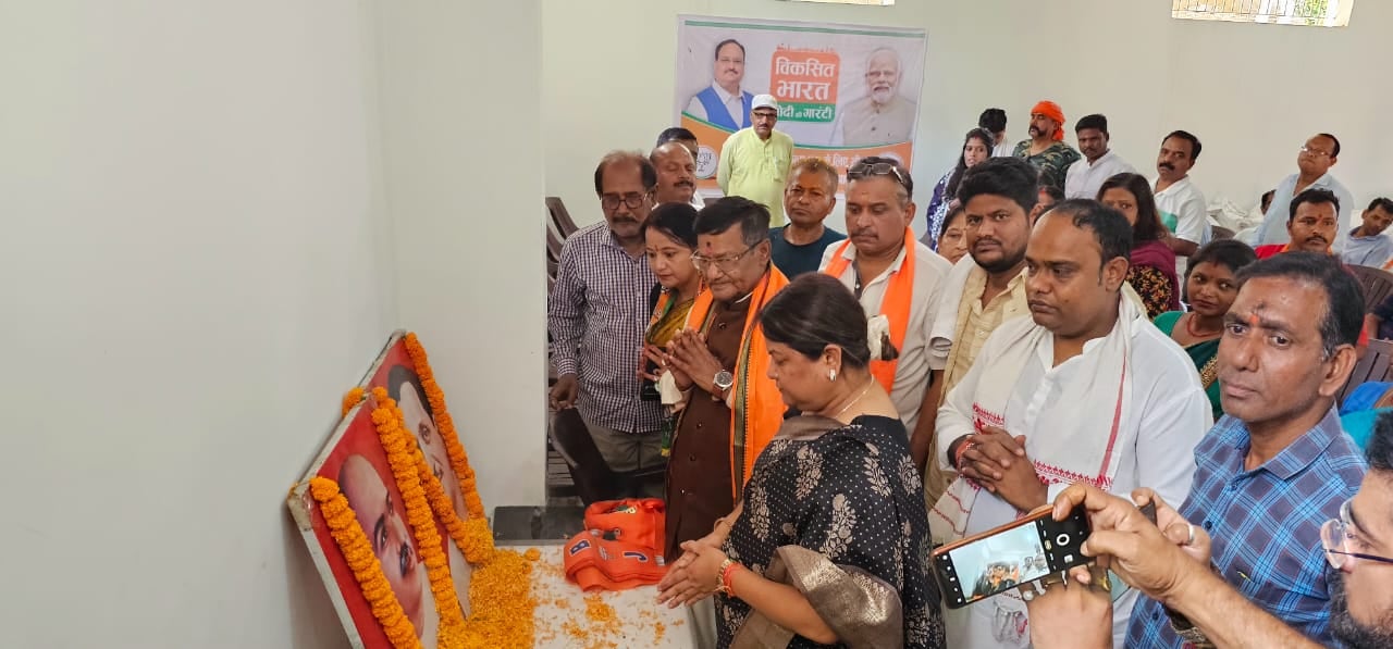 तस्वीरें झूठ नहीं बोलती! सुनील सोरेन के टिकट कटने से बीजेपी में बढ़ी गुटबाजी या बढ़ी एकता,पढ़ें विस्तार से