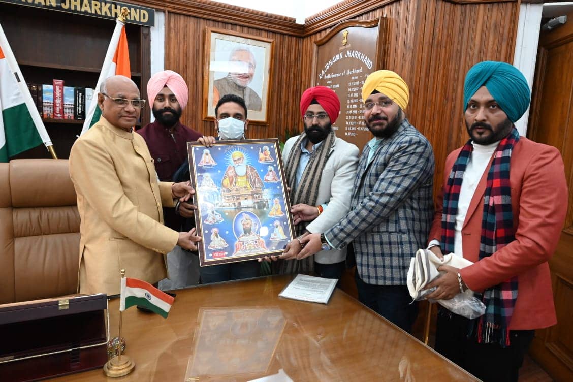 सिख समुदाय के प्रतिनिधियों ने राज्यपाल से की मुलाकात, जमशेदपुर आने का दिया निमंत्रण