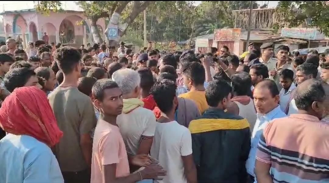 बेगूसराय में वैन ने दो बच्चियों को रौंदा, मौके पर दोनों की मौत, लोगों ने एनएच 31 किया जाम