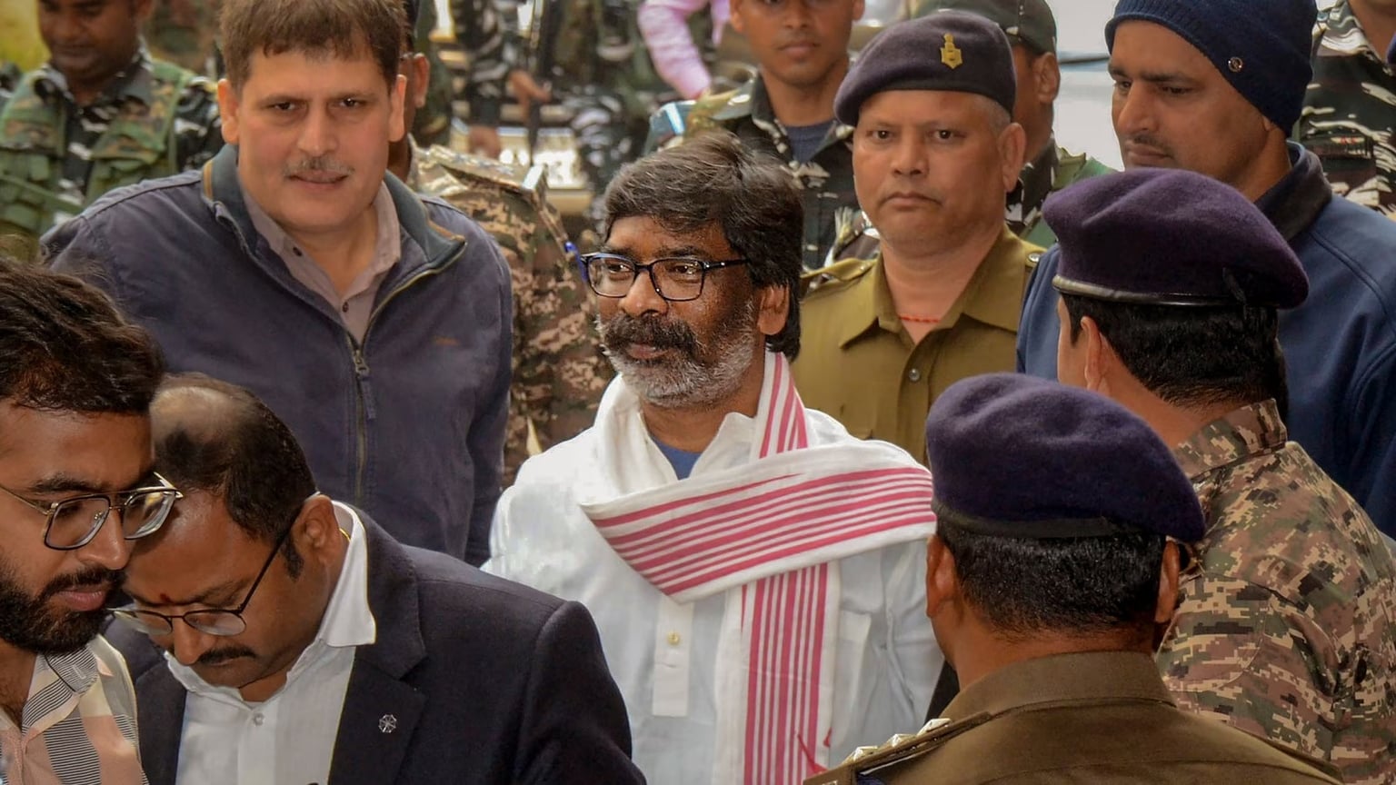 BIG BREAKING : चाचा के अंतिम संस्कार में शामिल नहीं हो पाएंगे पूर्व सीएम हेमंत सोरेन, कोर्ट ने ख़ारिज की याचिका