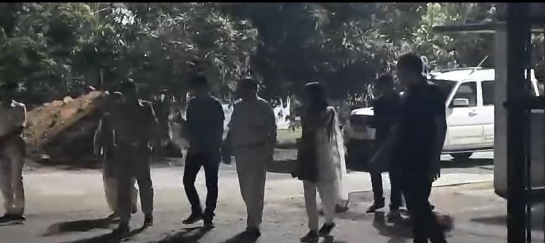 जमशेदपुर: क्या घाघीडीह जेल में कैदी रच रहे हैं किसी वारदात की साजिश! पढ़ें क्यों आधी रात डॉग स्क्वायड के साथ पहुंची पुलिस
