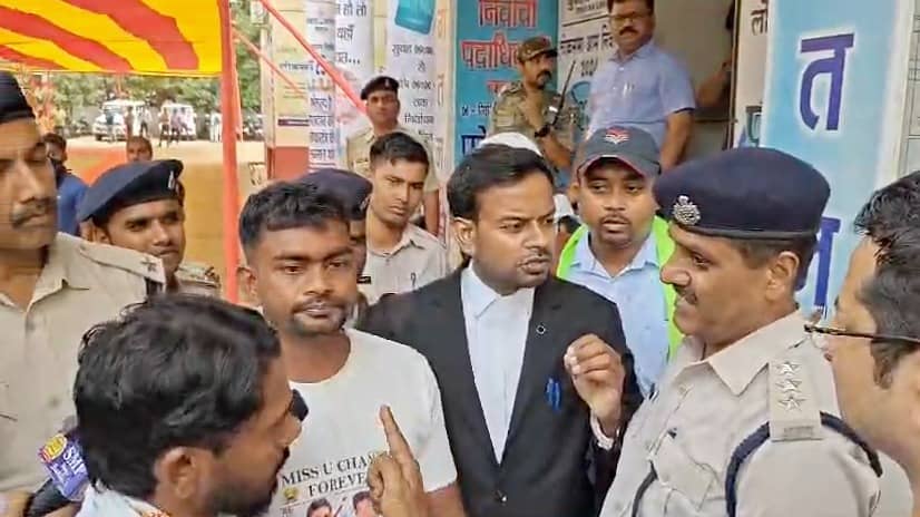 BIG BREAKING :नामांकन करने पहुंचे जयराम महतो को पुलिस ने किया गिरफ्तार