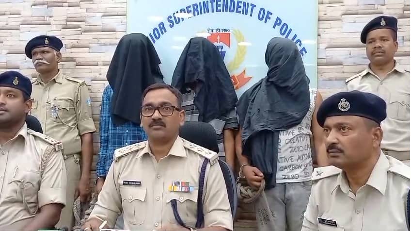 जमशेदपुर : नशे के अवैध व्यापार पर पुलिस की बड़ी कार्रवाई, ब्राउन शुगर के साथ तीन तस्कर गिरफ्तार