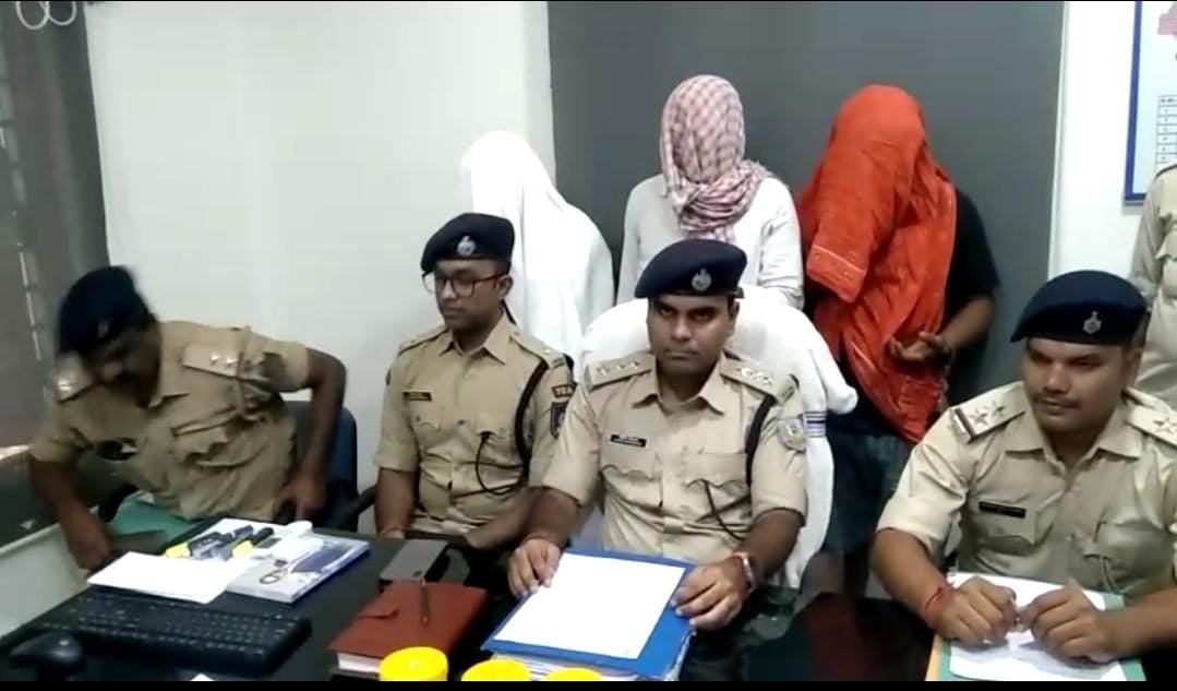 देवघर: घोरमारा अब पेड़े की जगह ब्राउन शुगर के लिए हो रहा प्रसिद्ध! पुलिस ने 3 तस्करों को किया गिरफ्तार, पढ़ें इनका आपराधिक इतिहास