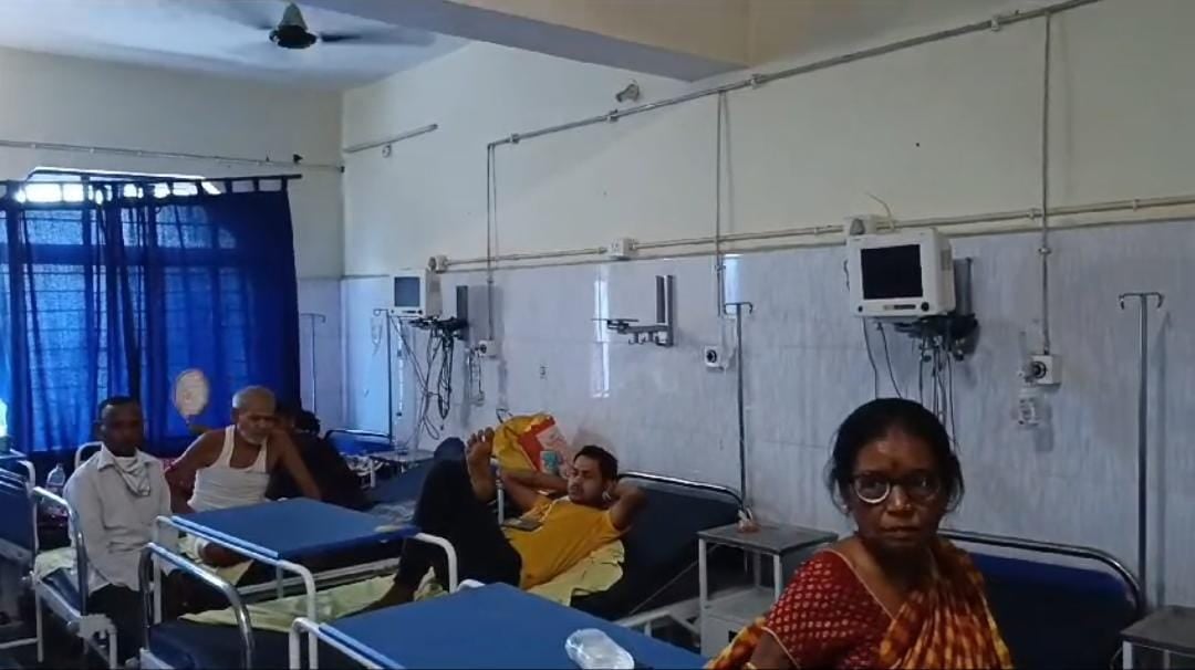 सरायकेला:शादी समारोह में खाने के बाद बिगड़ी लोगों की तबियत, अस्पताल में चल रहा इलाज, फूड पॉइजनिंग की आशंका