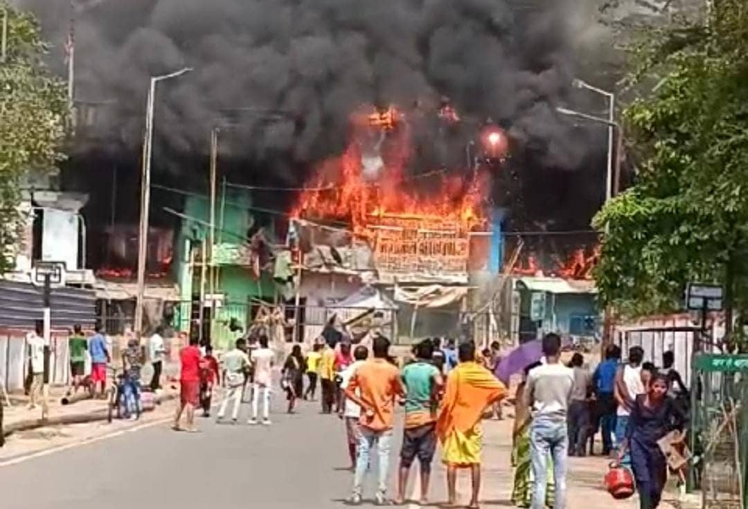 बेटी की शादी के लिए बनवाये थे लाखों के गहने, आग में जलकर सब राख, परिवार वाले हताश