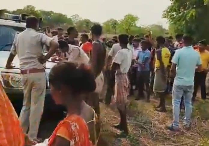 BREAKING: धनबाद के बरवाअड्डा में छात्रा की गला रेत हत्या, थोड़ी दूर पर जख्मी हालत में मिला एक छात्र