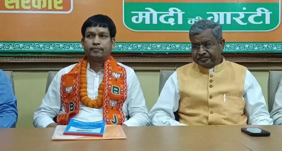 शिवलाल महतो ने JMM छोड़ थामा बीजेपी का हाथ, बाबूलाल मरांडी ने किया सभी का स्वागत