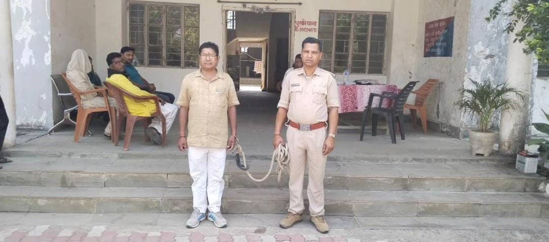 गढ़वा : चुनाव में लापरवाही बरतने के आरोप में तृतीय मतदान अधिकारी गिरफ्तार