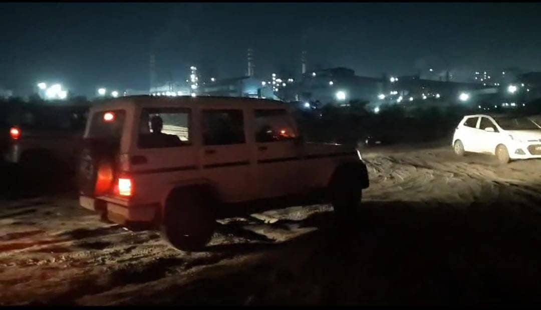 Crime News : टाटा स्टील प्लांट में पत्थर से कूचकर चालक की हत्या, सुरक्षाकर्मी की गोली से युवक की मौत, प्लांट में मचा हड़कंप