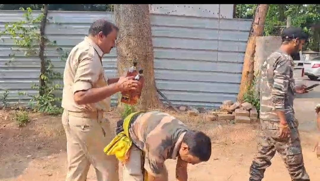 जमशेदपुर:अवैध नशे के खिलाफ उत्पाद विभाग की कार्रवाई, भट्टियों को नष्ट कर 9 हजार लीटर जावा महुआ किया जब्त