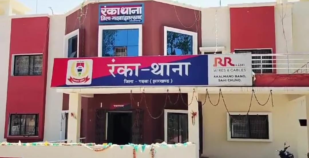 धनबाद का चोर गैंग गढ़वा से गिरफ्तार! नल जल योजना की पाईप चुराने वाले गैंग के चार सदस्य गिरफ्तार,कार सहित कई सामान बरामद