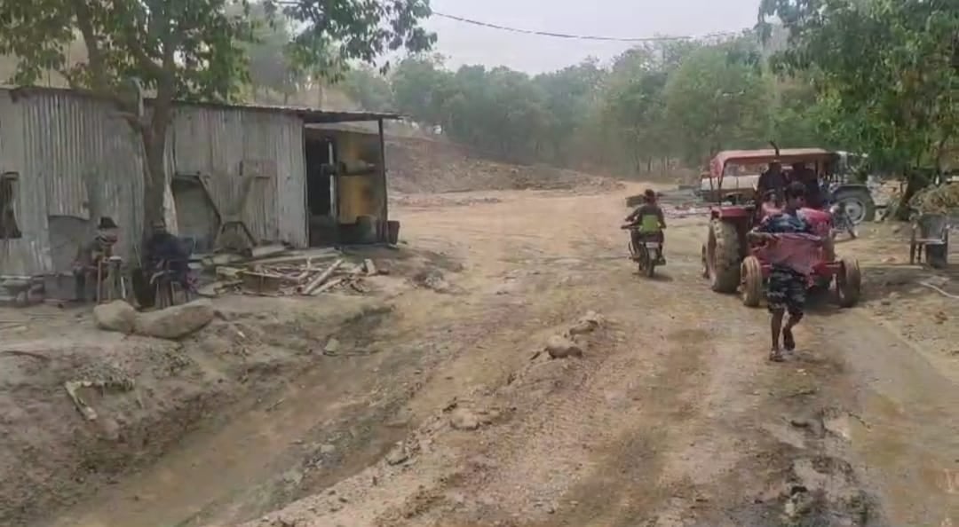 साहिबगंज: गैर मजरुआ जमीन को निगलने की फिराक में पत्थर माफिया, आखिर क्यों बढ़ रहा माफियाओं का मनोबल, पढ़ें रिपोर्ट में