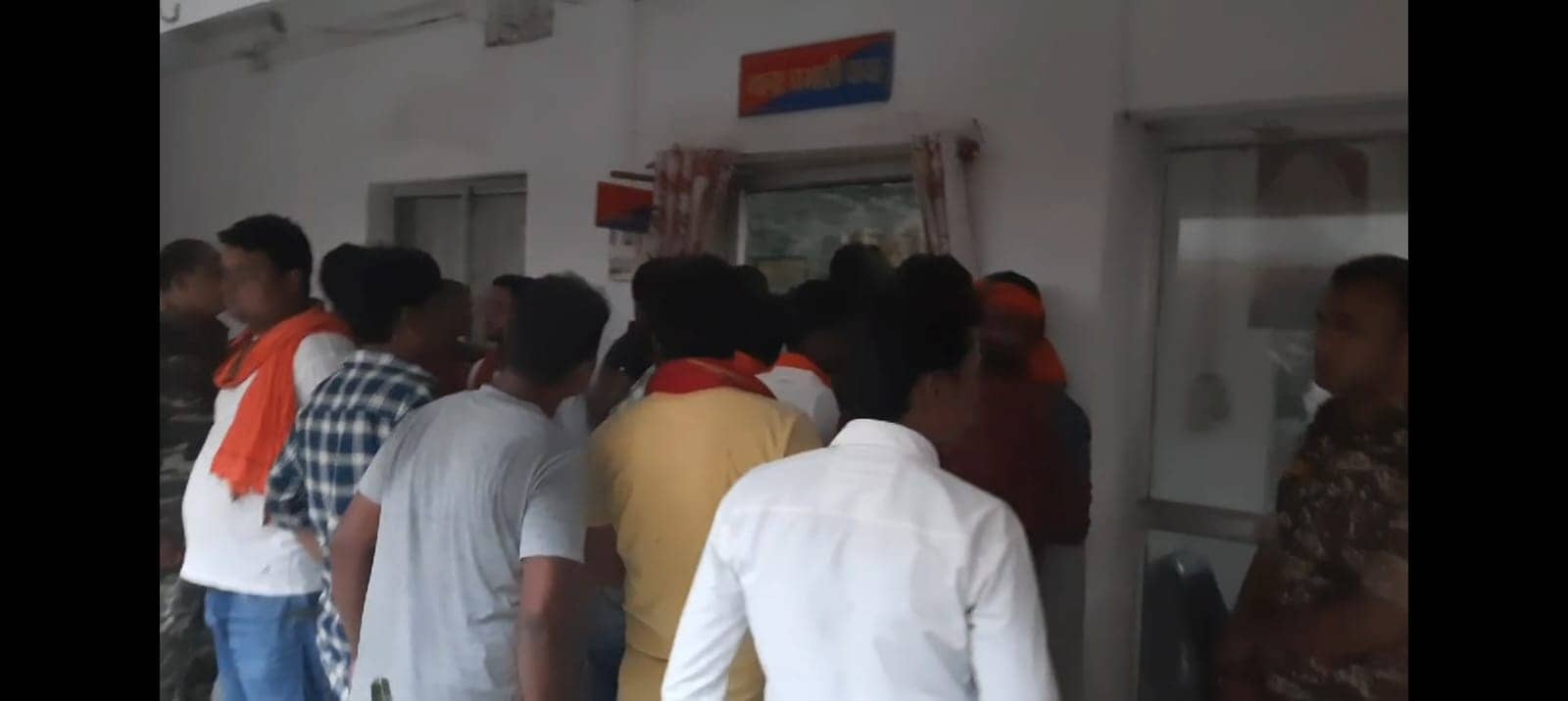 गोड्डा: भाजपा कार्यकर्ता की पिटाई मामले में आया ट्विस्ट, बिजली का पोल लगाने को लेकर हुई मारपीट, जमीन की भी थी पुरानी रंजिश