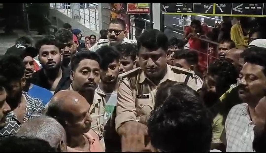 साहिबगंज: मंडलकारा में कैदी की मौत से मचा बवाल! परिजनों ने जेल प्रशासन पर लगाया मारपीट का आरोप, जबाब देने से बचा रहा प्रशासन