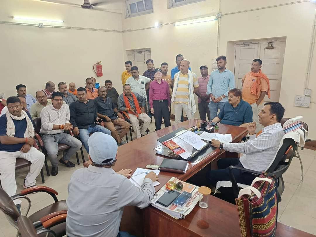 धनबाद के कंधे पर बिजली संकट का भारी बोझ, कहीं हो रही फायरिंग तो कहीं से उठ रही आंदोलन की आवाज