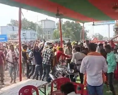 GIRIDIH: सीपी चौधरी और जयराम के समर्थक आपस में भिड़े, जमकर हुई समर्थकों में मारपीट