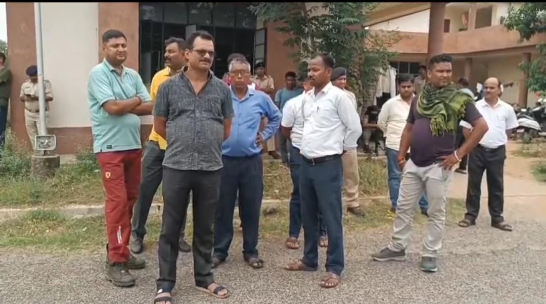 लोहरदगा में जवान को गोली मारने का मामला, धर्मेंद्र कुमार सिंह को तमाम पुलिस पदाधिकारियों ने दी अंतिम सलामी