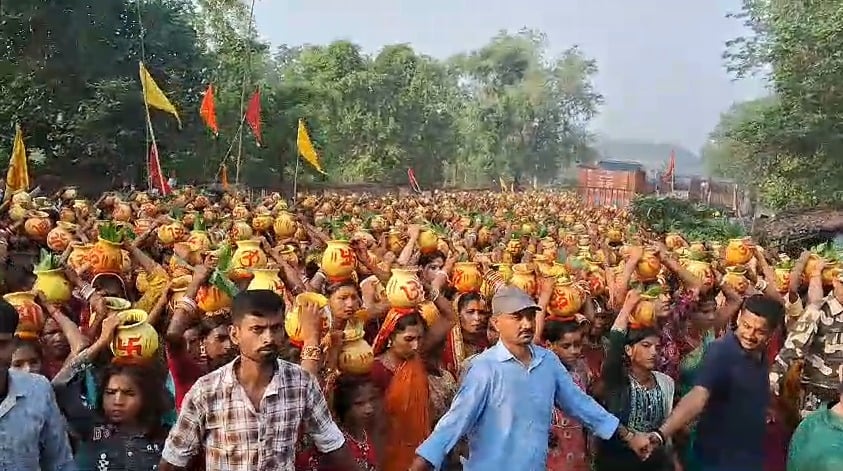 9 दिवसीय लक्ष्मी गणेश महायज्ञ कलश यात्रा शुरू, विदेशी भक्तों के भजन से भक्तिमय हुआ माहौल