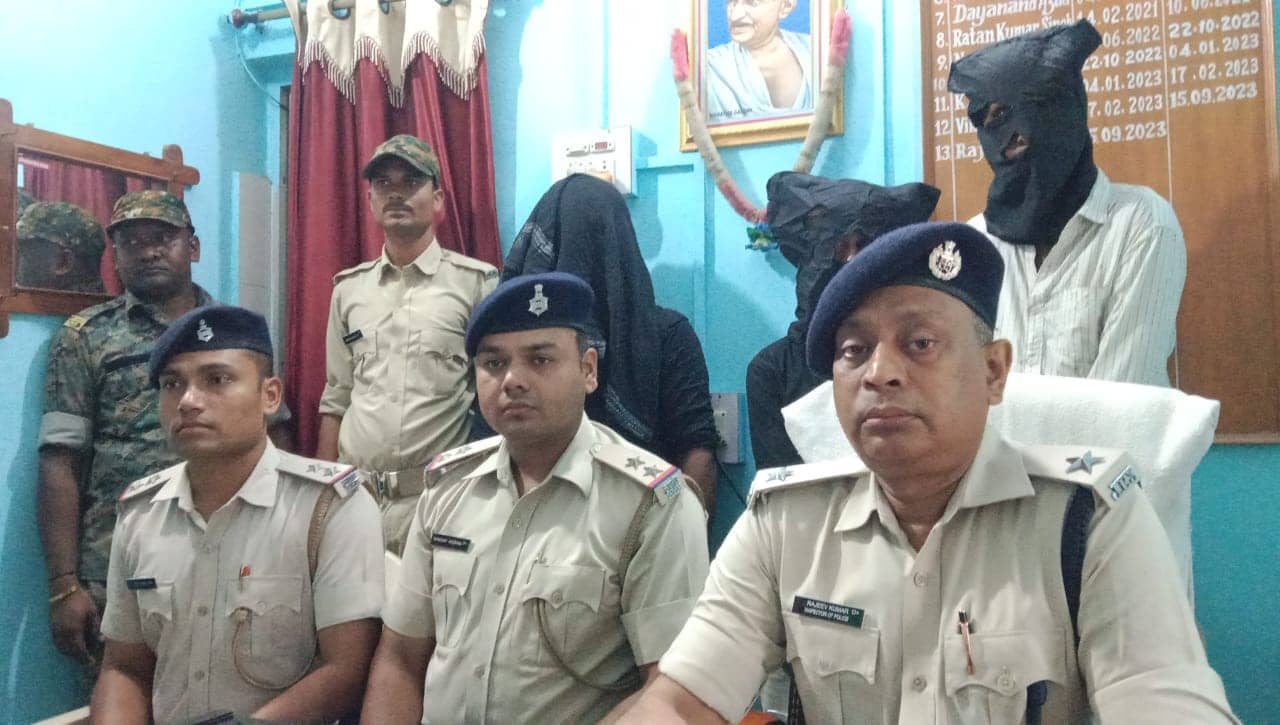 राहगीरों से लूटपाट करने वाले 3 अपराधी चढ़े पुलिस के हत्थे,देसी कट्टा और रुपिया बरामद