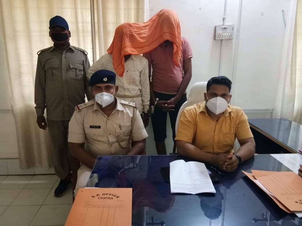 चतरा पुलिस के हाथ लगी बड़ी सफलता,11 क्विंटल डोडा के साथ अंतर्राज्यीय गिरोह के दो तस्कर गिरफ्तार