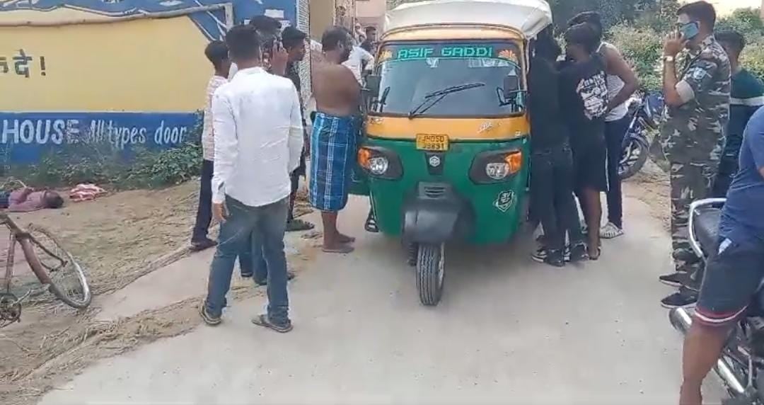 सरायकेला में दर्दनाक सड़क हादसा! बाइक अनियंत्रित होने से एक की मौत, दो की हालत गंभीर