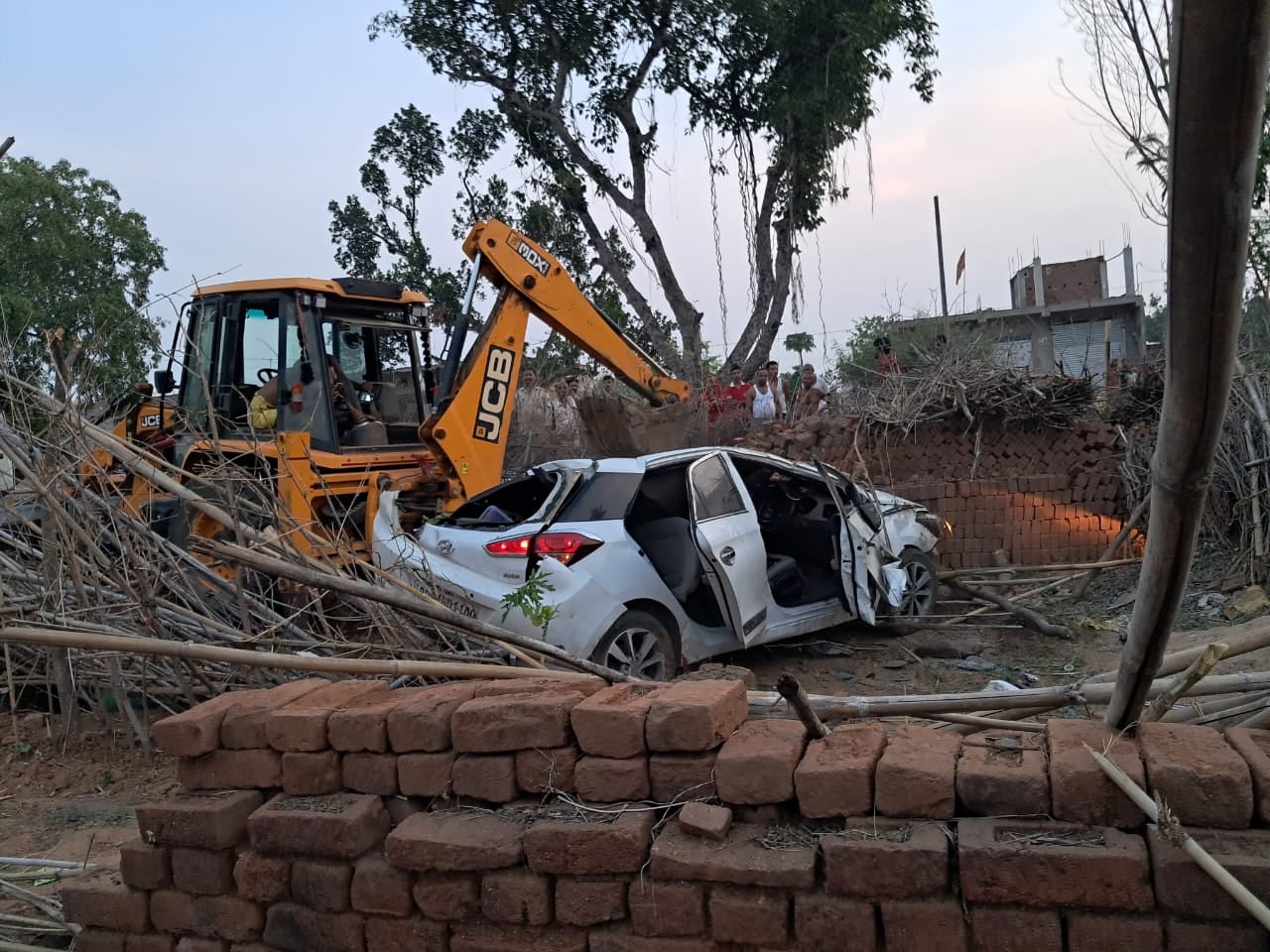 Big Breaking : झारखंड में बड़ा सड़क हादसा, पटना से देवघर जा रही तेज रफ्तार कार दीवार से टकराई, मौके पर तीन लोगों की मौत