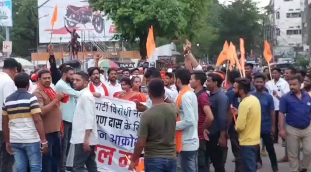 संताल में भाजपा सांसद और विधायकों के बीच मचा घमासान, समर्थक एक दूसरे का फुक रहे पुतला