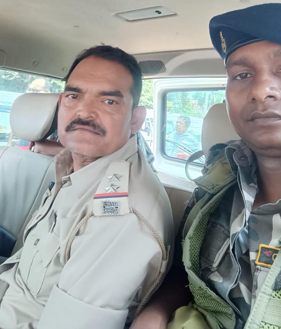 BIG BREAKING : 35 हजार घूस लेते रातू थाना के सब इंस्पेक्टर को एसीबी ने रंगे हाथ किया गिरफ्तार