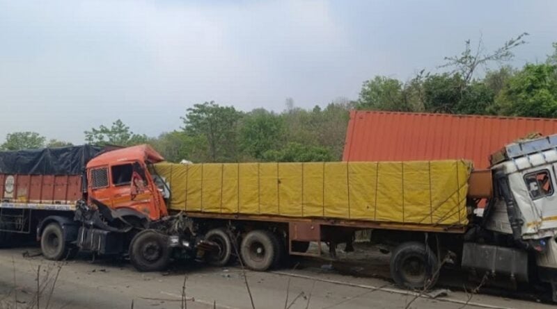 BIG BREAKING: हजारीबाग में भीषण सड़क हादसा, ट्रक और ट्रेलर की टक्कर में दो की मौके पर मौत, 2 गंभीर रूप से घायल