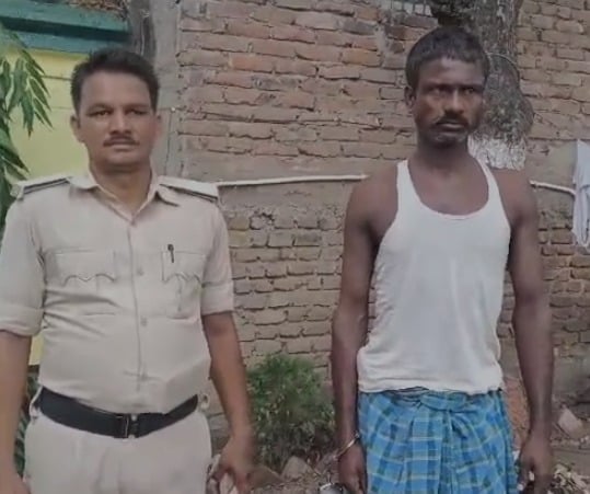 आरा: पत्नी से नाराज पति ने 2 घंटे तक किया हाई वोल्टेज ड्रामा, पुलिस को भी खूब छकाया