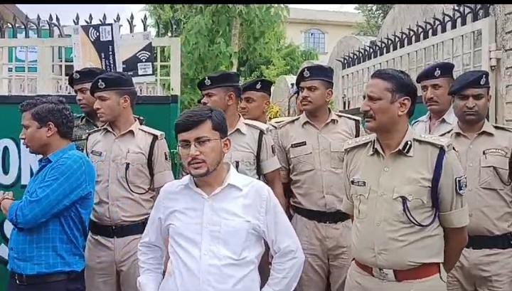 मुज़फ्फरपुर में BPSC द्वारा ली जा रही हेडमास्टर पात्रता परीक्षा प्रश्नपत्र लीक! परीक्षार्थियों ने जमकर किया हंगामा