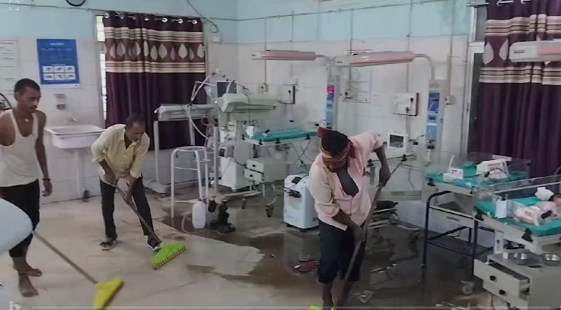 JAHANABAD: सदर अस्पताल के SNCU वार्ड में घुसा बारिश का पानी, मरीज हो रहे परेशान !