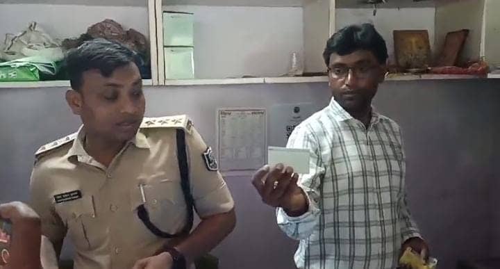 कैमूर में धड़ल्ले से चल रहा था अवैध ड्राइविंग लाइसेंस बनाने का खेल, एसडीएम ने की छापेमारी, तो उड़े होश