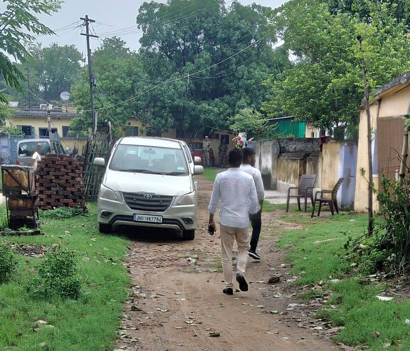 RAID UPDATE: धनबाद में एक नहीं, तीन जगहों पर चल रही ईडी की छापेमारी, जानिए डीटेल