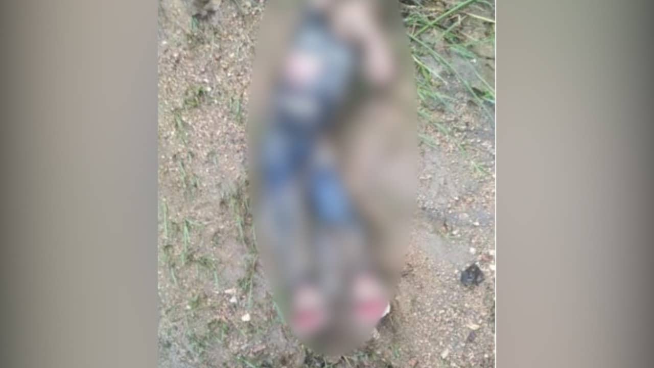 बाइक से उफनती नदी कर रहे थे पार, ढाई साल का बच्चा तेज बहाव में बहा