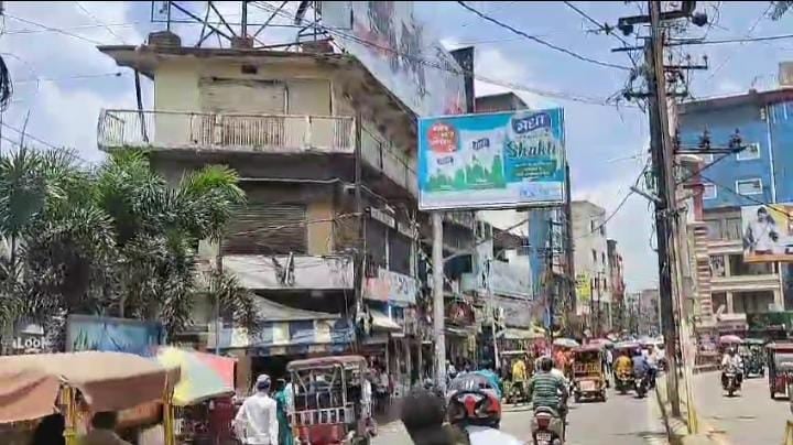 बाबानगरी बाजार में दर्जनों जर्जर भवन हादसे को दे रहे आमंत्रण! जल्दी नहीं हुआ मरम्मत, तो हो सकता है बड़ा हादसा, पढें क्या है जिला प्रशासन की योजना