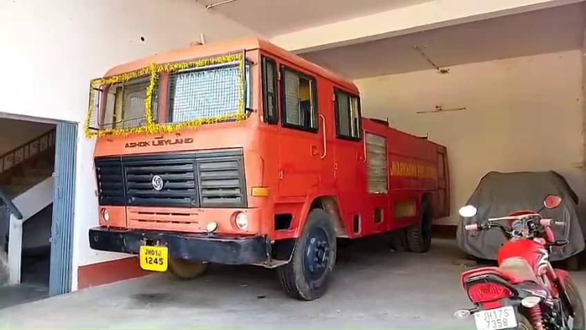 बिना ईंधन व वेतन के कैसे बुझेगी आग !