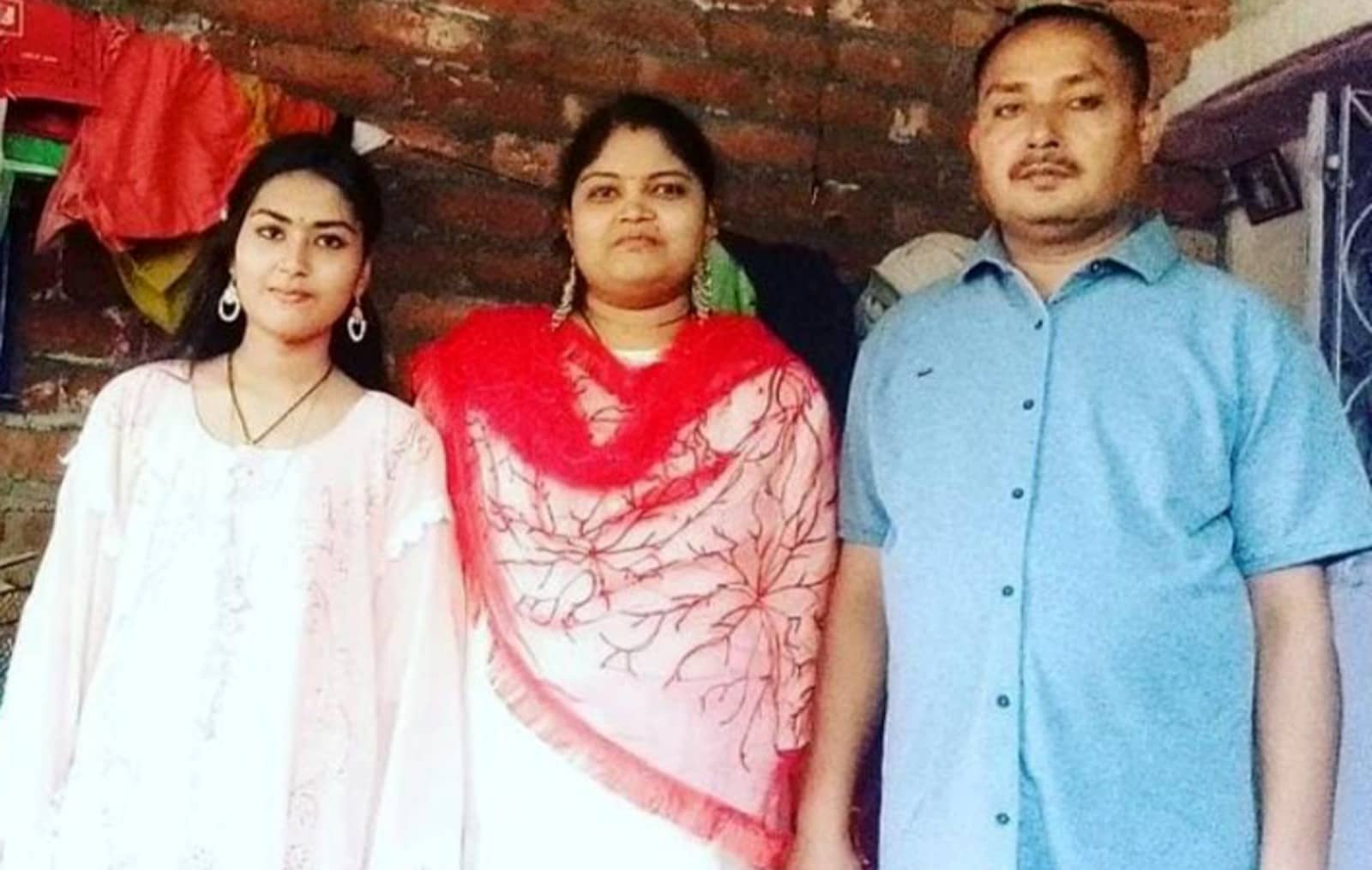 हैरान कर देगी दुमका के रियल हीरा और राधा की कहानी, पति तीसरी पास, पत्नी ने हासिल की पीएचडी की डिग्री