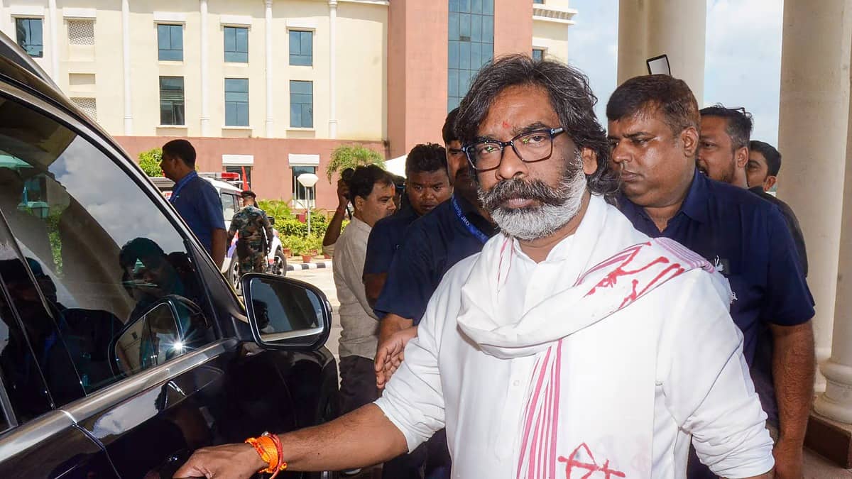 CM हेमंत सोरेन दिल्ली रवाना, जानिए किन नेताओं से करेंगे मुलाकात, क्या होगी चर्चा!