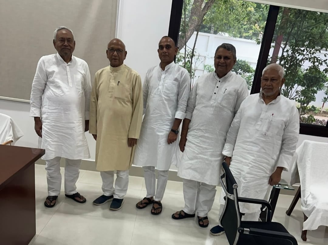 झारखंड के इस चर्चित विधायक को विधानसभा चुनाव में किस पार्टी का मिलेगा साथ,पढ़िए इस रिपोर्ट में