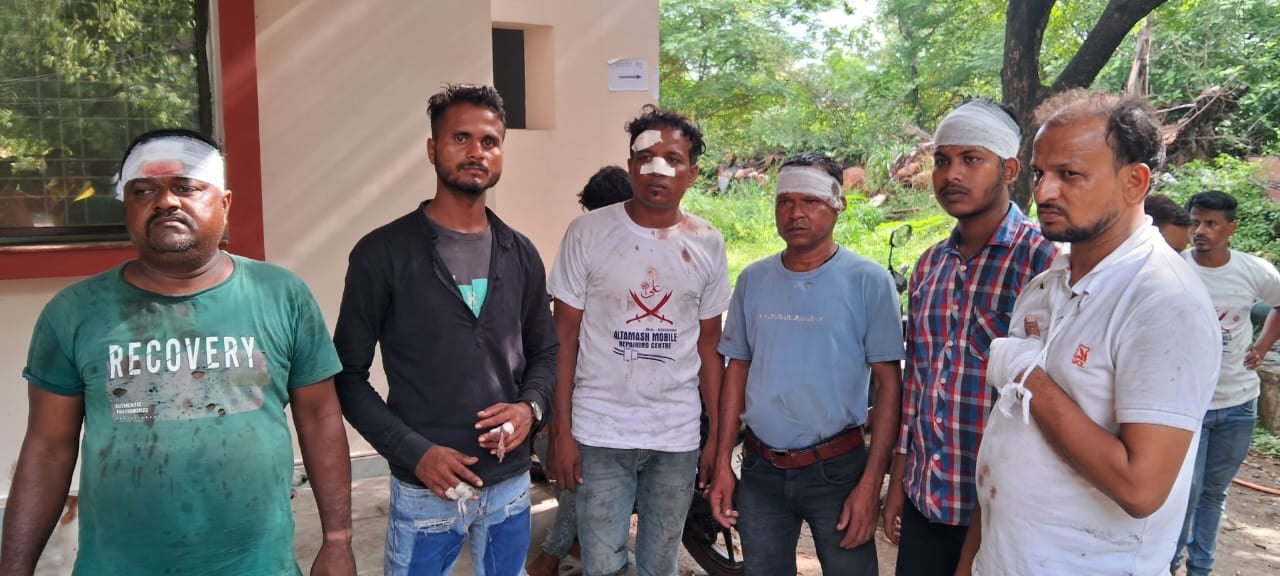 झरिया में पौ फटने के पहले भिड़े अखाड़ा दल ,खूब हुई पत्थर बाजी,पुलिस ने संभाला मोर्चा