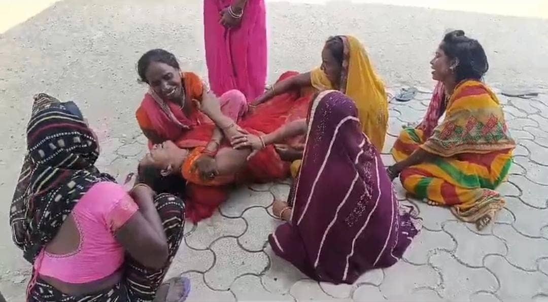 Bihar: पति-पत्नी के विवाद के बाद बिना बताए पत्नी चली गई मायके, पति ने फांसी लगाकर की आत्महत्या