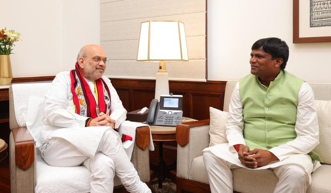 नहीं दूर हो रही अधिकारी और सांसद के बीच खटास, एसपी की शिकायत लेकर गृह मंत्री के पास पहुंचे ढुल्लु महतो