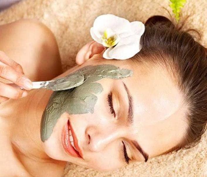 बरसात में भी चेहरे का ग्लो रहेगा बरकरार, मुल्तानी मिट्टी का इन तरीकों से करें इस्तेमाल